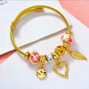 Heart, Shell & Lear Charm Bracelet